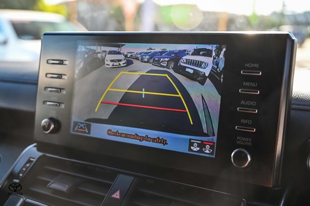 2023 Toyota Landcruiser GXL image 17