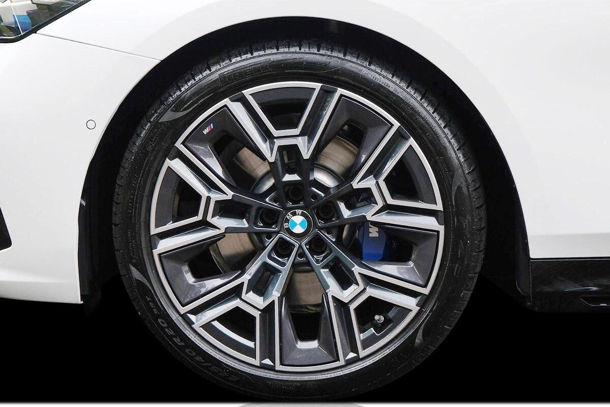 2024 BMW 5 Series 520i M Sport G60 Auto image 19