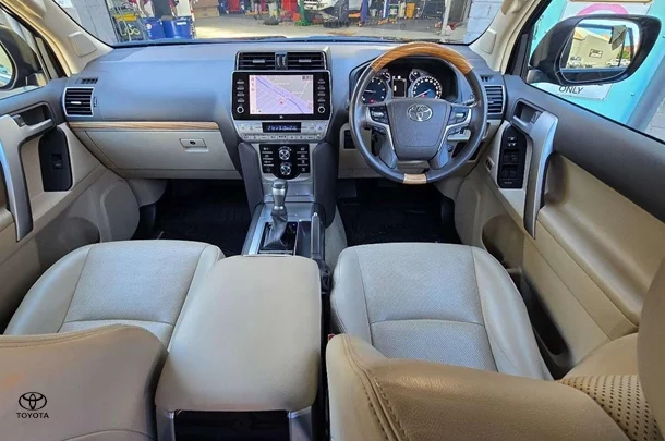 2021 Toyota Prado Kakadu image 13