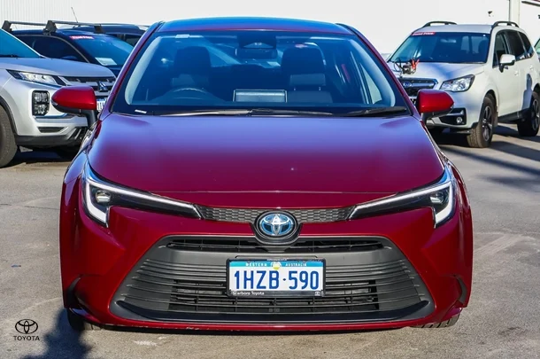 2023 Toyota Corolla Sedan Hybrid Ascent Sport image 4