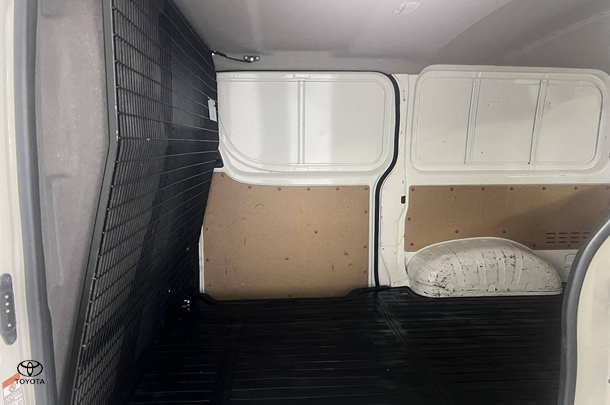 2020 Toyota Hiace LWB image 15