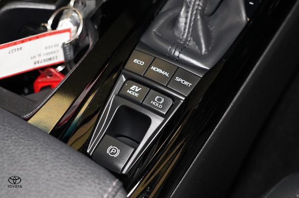 2024 Toyota Camry Hybrid SL image 13