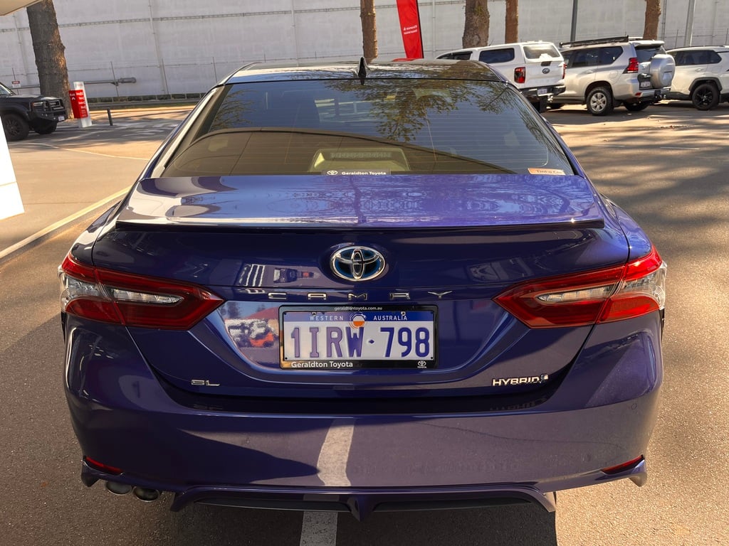2021 Toyota Camry Hybrid SL image 4