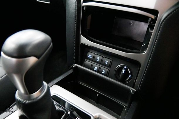 2023 Toyota Prado VX image 12