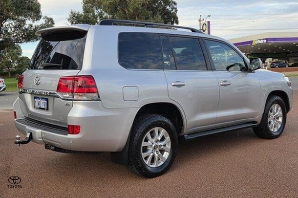 2020 Toyota Landcruiser VX image 3