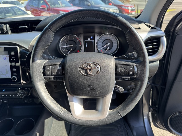 2023 Toyota Hilux SR5 image 13