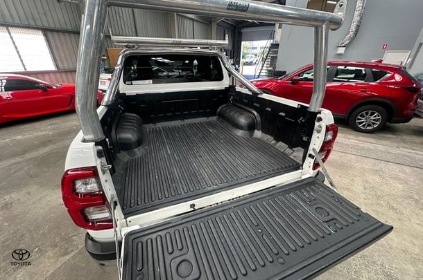 2021 Toyota Hilux SR5 image 9