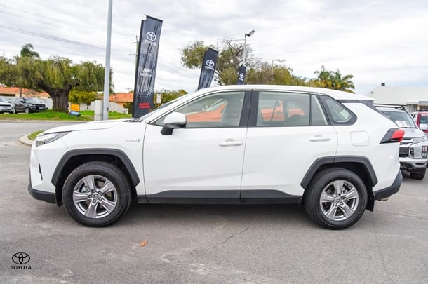 2023 Toyota Rav4 Hybrid GX image 4