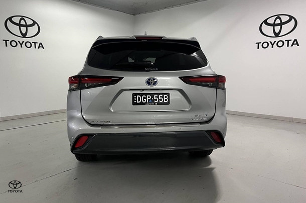 2024 Toyota Kluger Hybrid AWD GRANDE image 6
