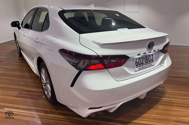 2021 Toyota Camry Hybrid Ascent Sport image 2