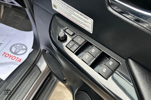 2022 Toyota Hilux 4x4 SR5 image 39