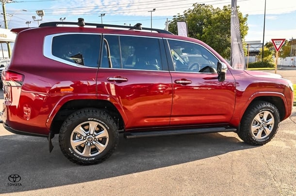 2021 Toyota Landcruiser Sahara image 3