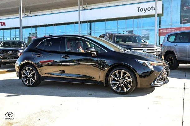 2024 Toyota Corolla Hatch Hybrid ZR image 3