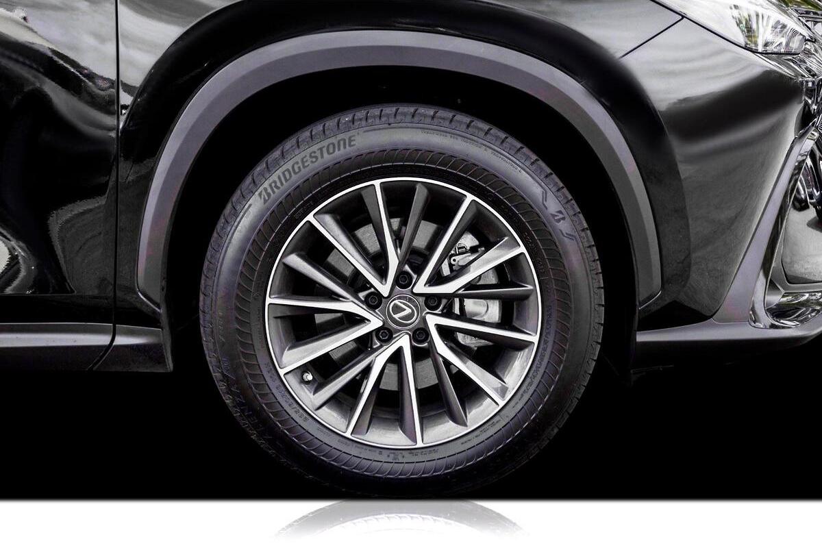 2024 Lexus NX NX350h Luxury Auto 2WD image 11