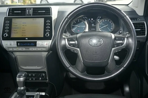 2021 Toyota Prado VX image 7