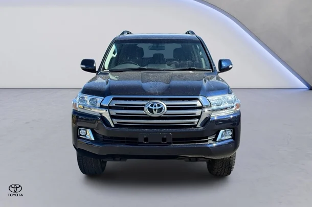 2018 Toyota Landcruiser GXL image 2