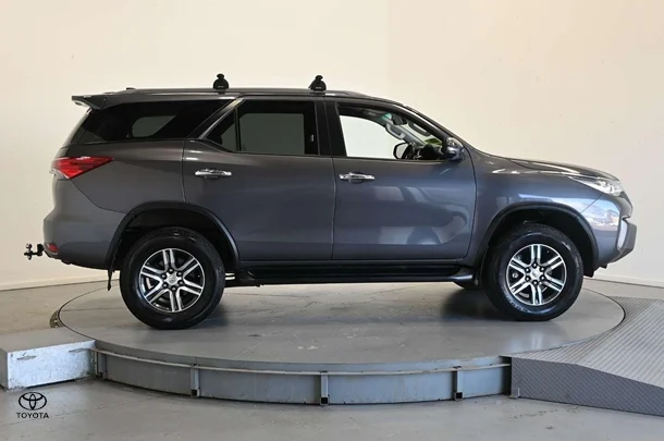 2020 Toyota Fortuner GXL image 4