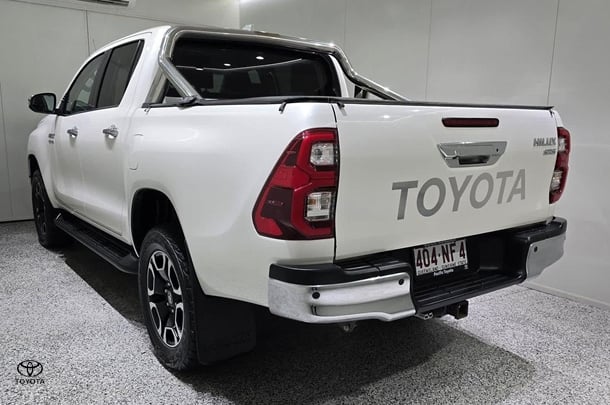 2022 Toyota Hilux SR5 image 5