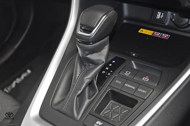 2024 Toyota RAV4 Hybrid GXL-2WD image 13