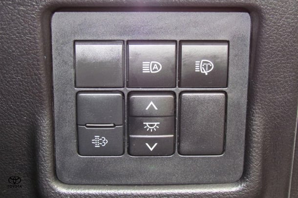 2023 Toyota Prado VX image 10