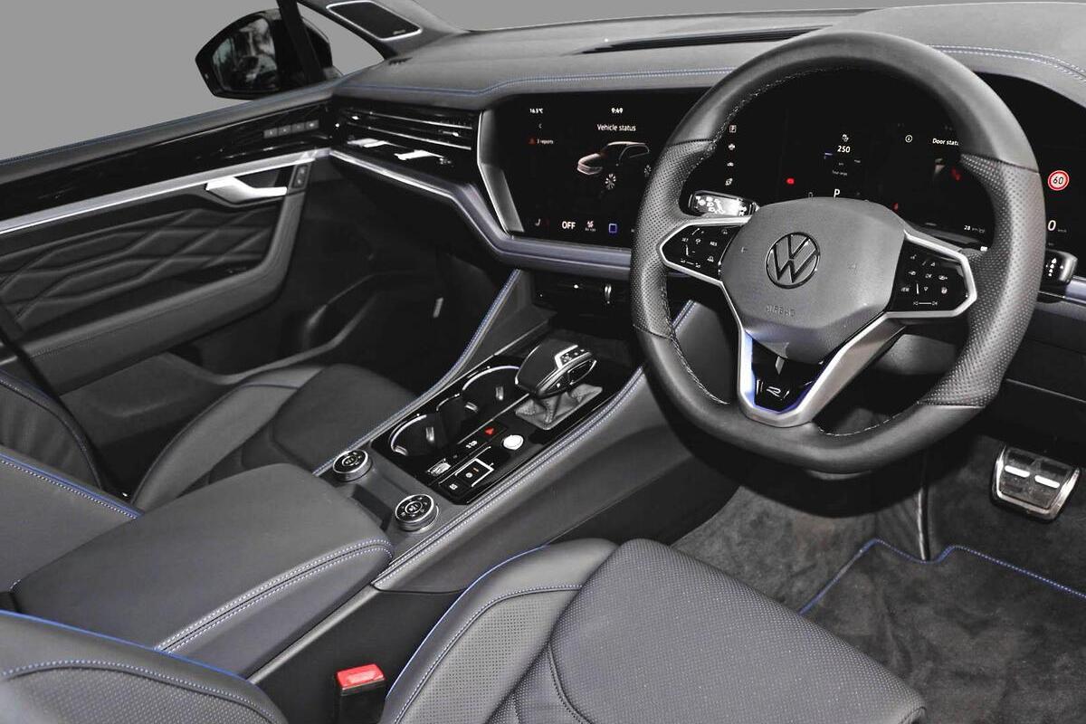2024 Volkswagen Touareg R RC Auto 4MOTION MY24 image 6