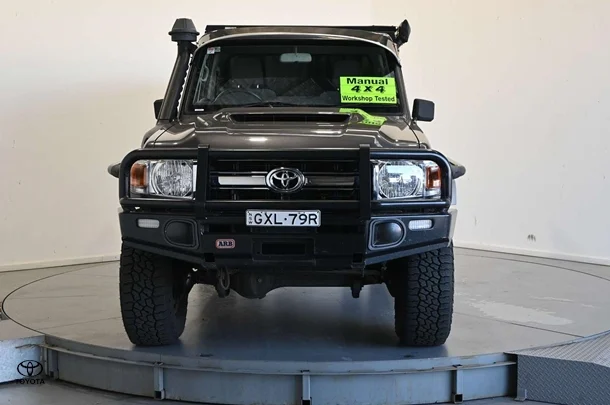 2021 Toyota LC Military GXL image 2