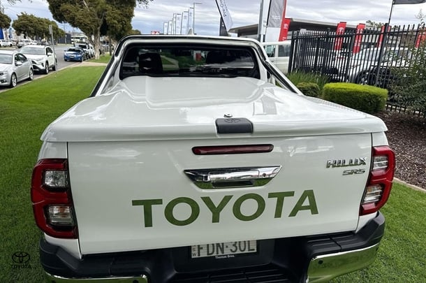 2023 Toyota Hilux SR5 image 24