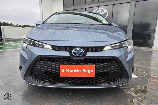2022 Toyota Corolla Sedan Hybrid Ascent Sport image 3