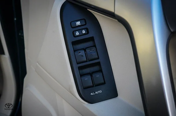 2022 Toyota Prado VX image 14