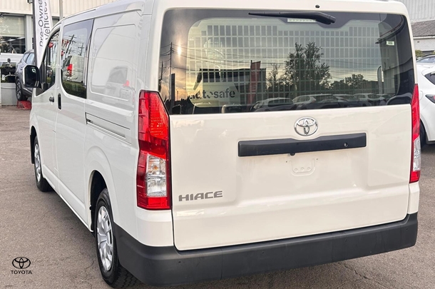 2022 Toyota HiAce LWB image 11