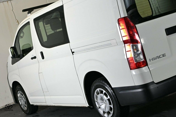2019 Toyota Hiace LWB image 19