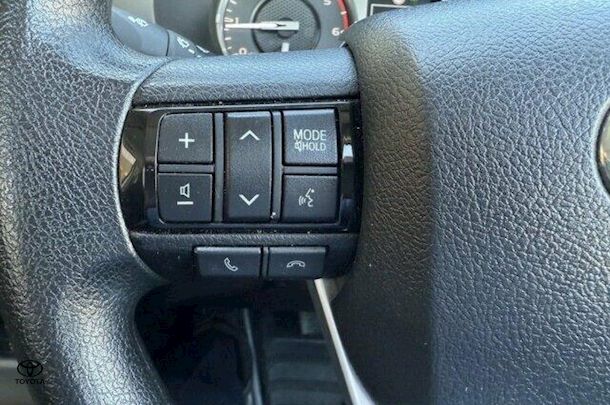 2022 Toyota HILUX SR image 19
