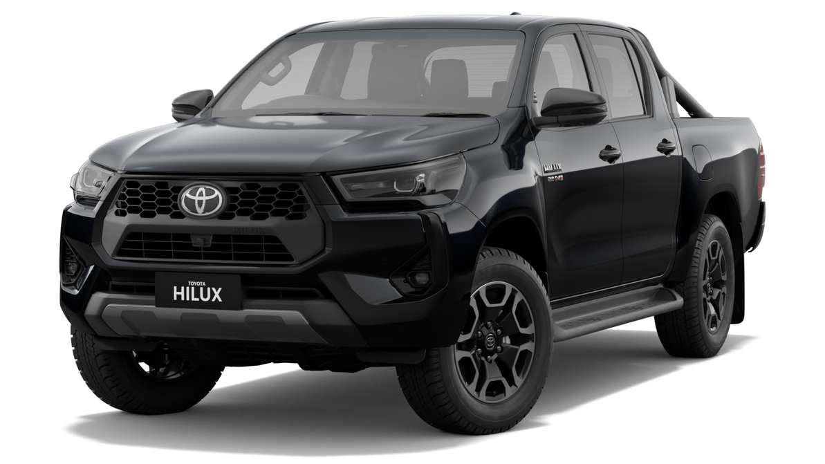 2025 Toyota Hilux 4x4 SR5 48V Double-Cab Pick-Up image 4