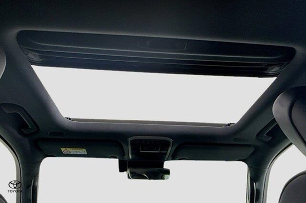 2022 Toyota LANDCRUISER Sahara ZX image 11