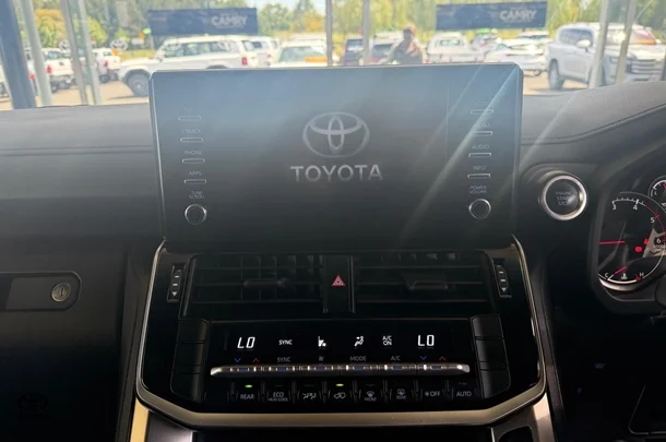 2023 Toyota Landcruiser GXL image 22