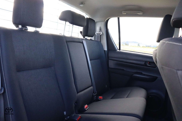 2023 Toyota Hilux 4x4 SR image 20