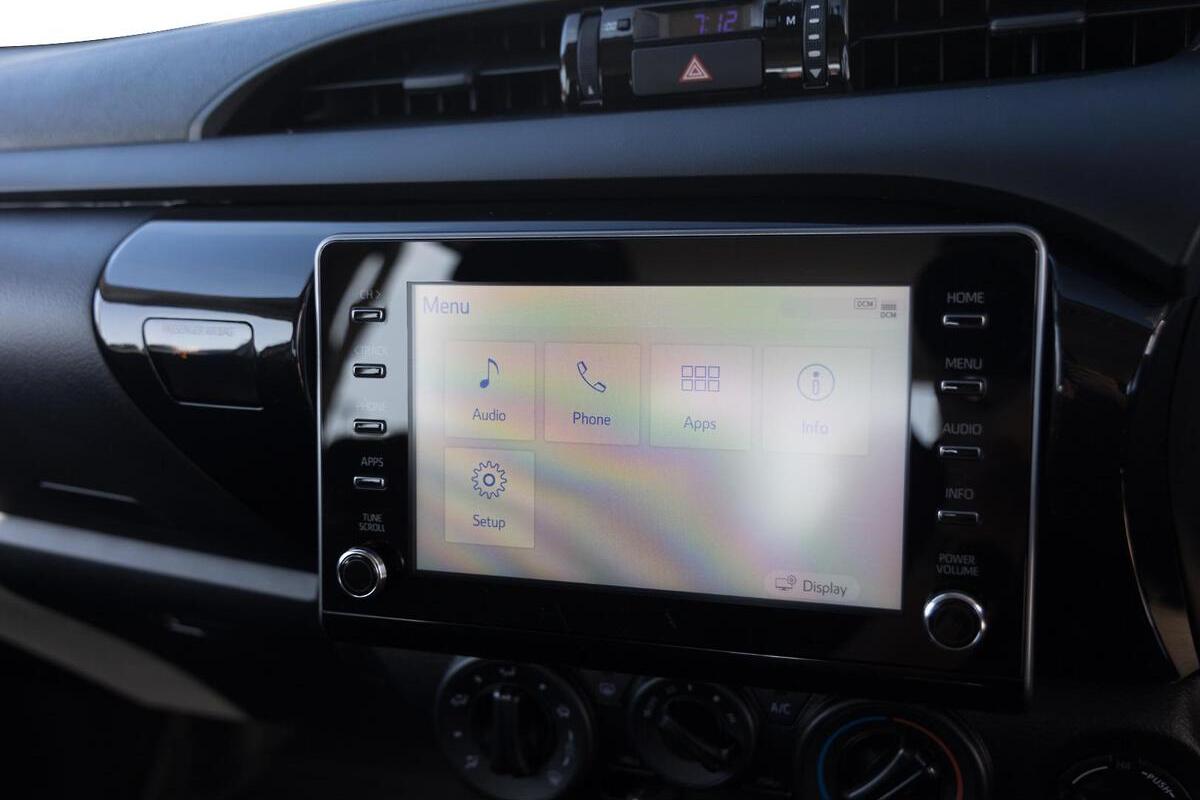 2025 Toyota Hilux SR Auto 4x4 Double Cab image 12