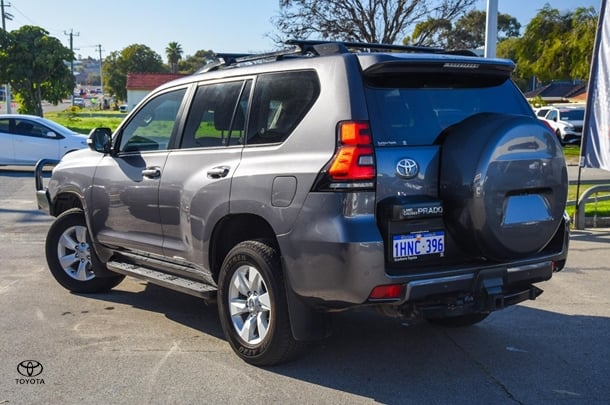 2022 Toyota Prado GXL image 2