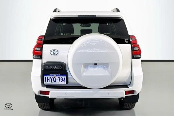 2023 Toyota Prado VX image 7