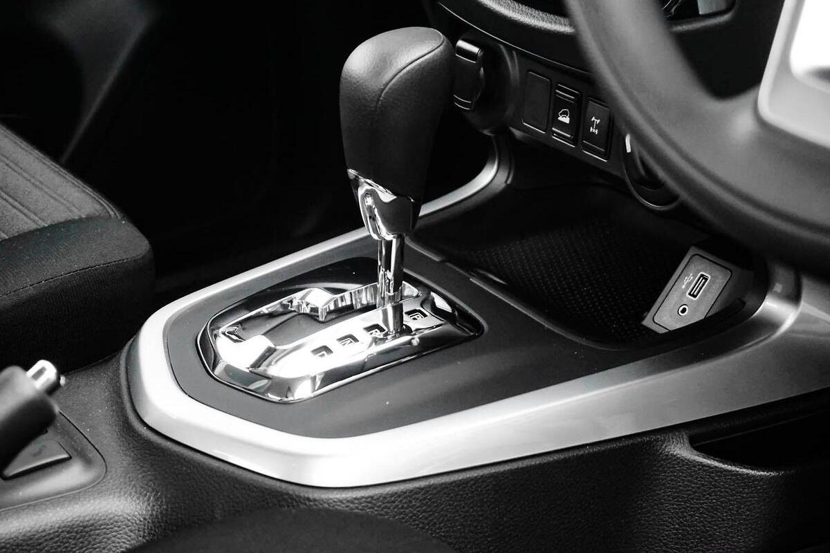 2024 Nissan Navara SL Warrior D23 Auto 4x4 MY24 Dual Cab image 16