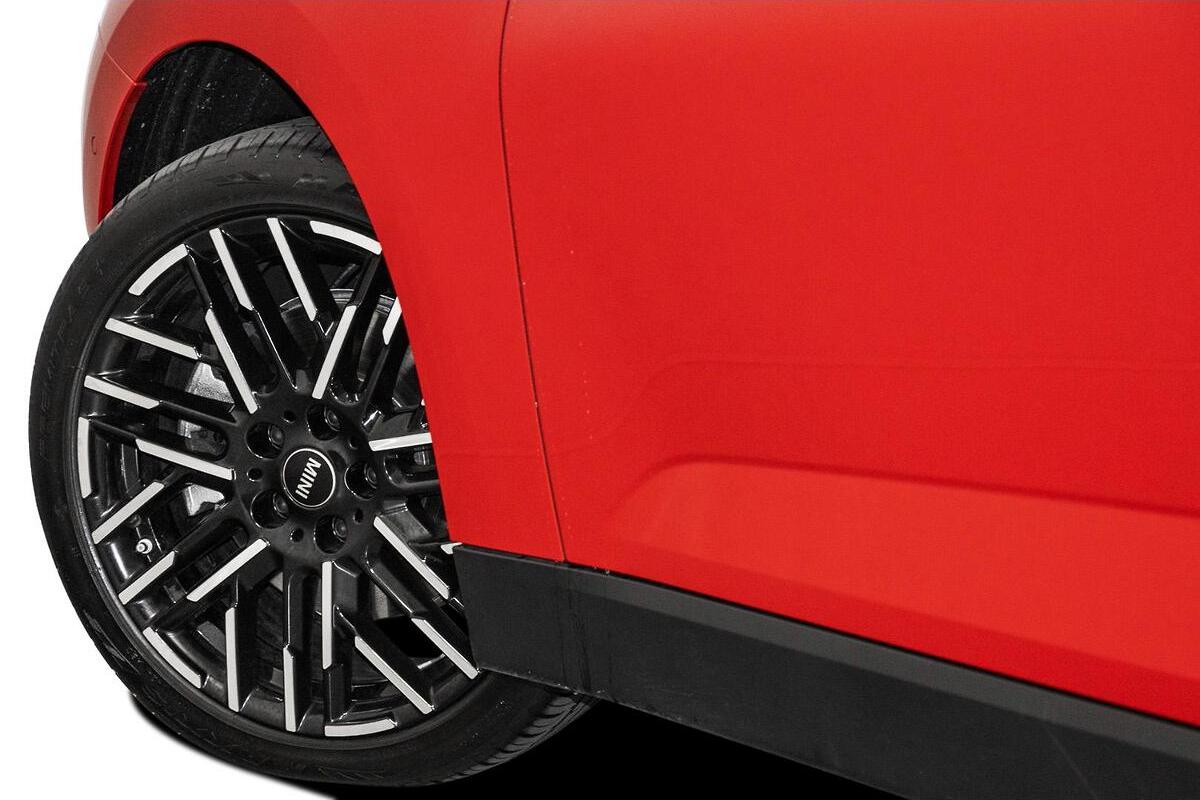 2024 MINI Cooper SE Favoured Auto image 17