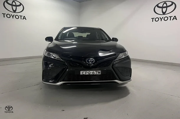 2021 Toyota Camry Hybrid SL image 2