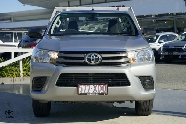 2017 Toyota HILUX SR image 4