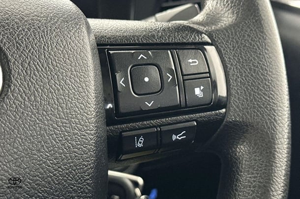 2022 Toyota Hilux SR image 20