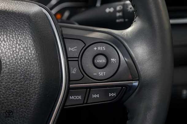 2018 Toyota CAMRY SL image 12