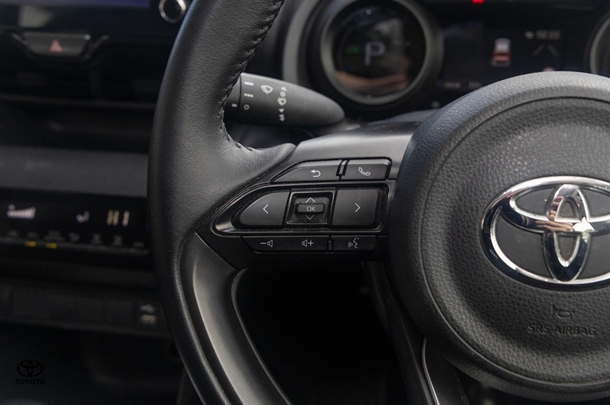 2023 Toyota Yaris Cross Hybrid GX image 11