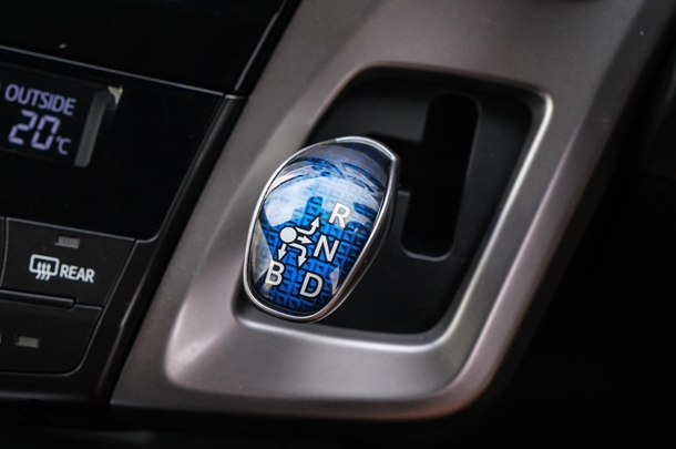2020 Toyota Prius v L1 image 16