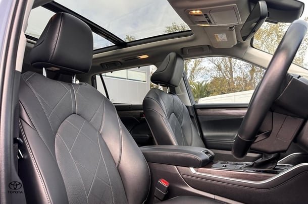 2022 Toyota Kluger Hybrid AWD GRANDE image 12