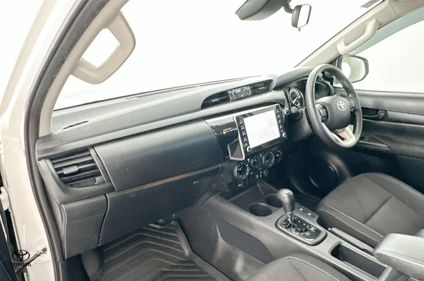 2020 Toyota Hilux SR image 17
