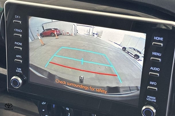 2023 Toyota Hilux SR image 3